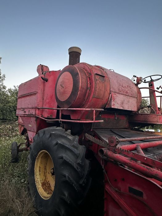 Комбайн  Massey Ferguson з документами