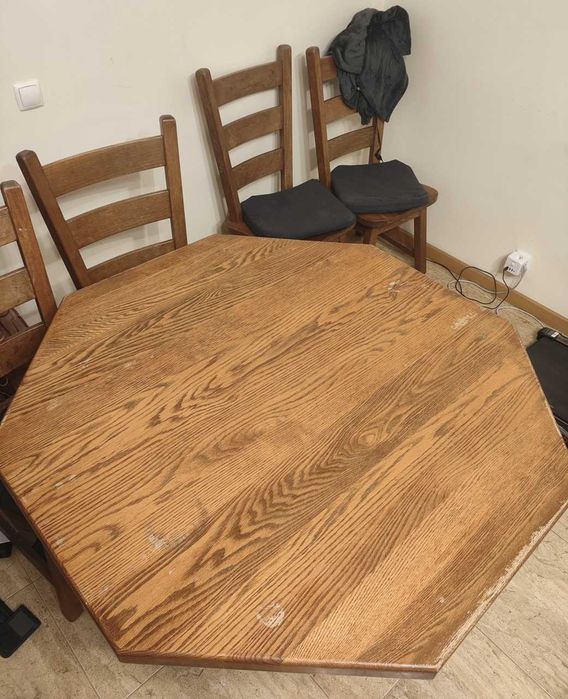 Mesa de jantar maciça em madeira + 4 cadeiras