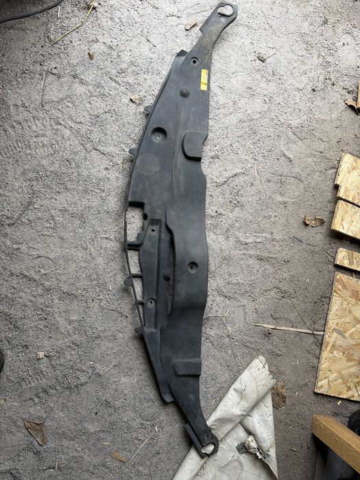 Накладка радиаторов,панели телевизора toyota camry 40