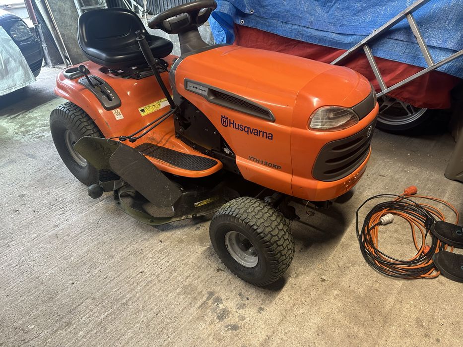 Traktorek husqvarna yth150xp