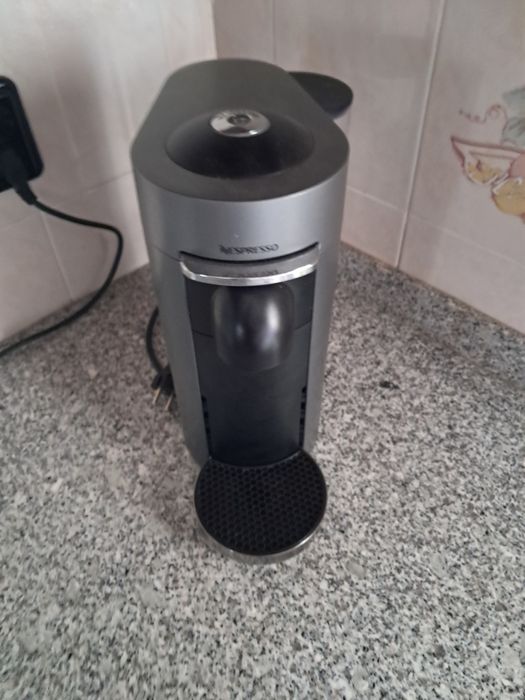 Maquina cafe nespresso impecavel