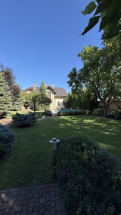 Будинок з басейном та гостьовим будинком в тихому місці Дмитрівка