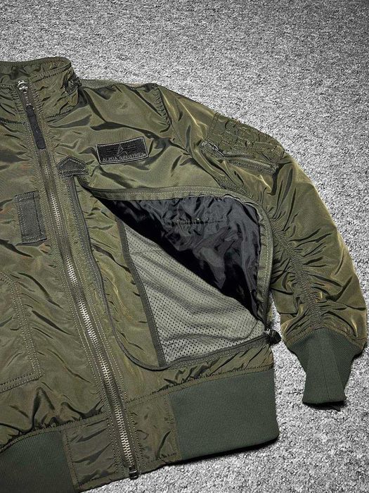 Чоловічий бомбер ALPHA INDUSTRIES Engine Jacket CWU - Розмір L