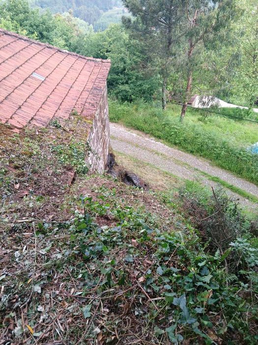 Vende-se Casa em Pedra com terreno - Celorico de Basto