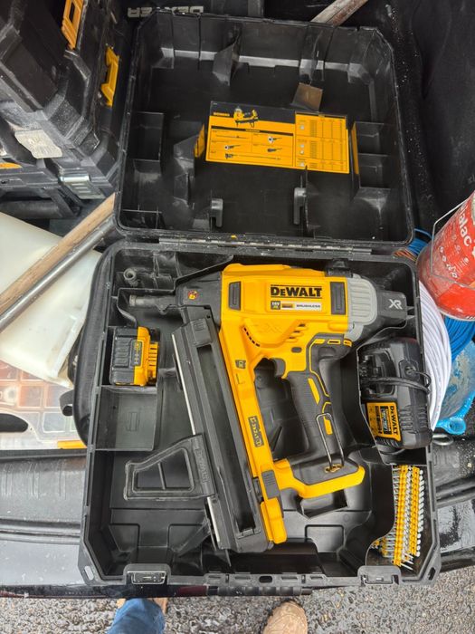 Pregadora de betão DeWalt 18V