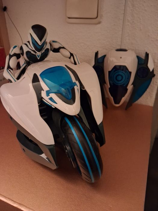 Moto RC do Max Steel.