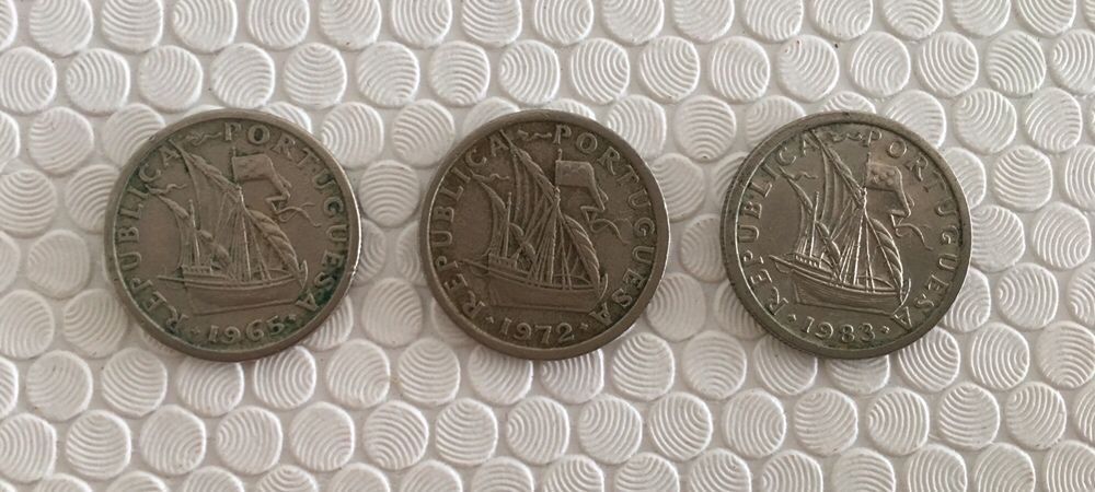 150 moedas de 2,5 escudos da caravela portuguesa - anos 1964 a 1985