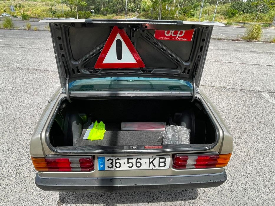 Mercedes 190D  2.5