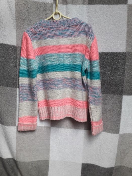 Sweterek dziewczęcy