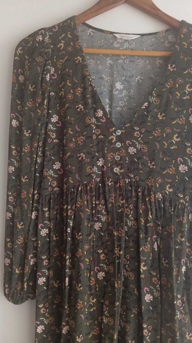 Vestido leve padrão floral