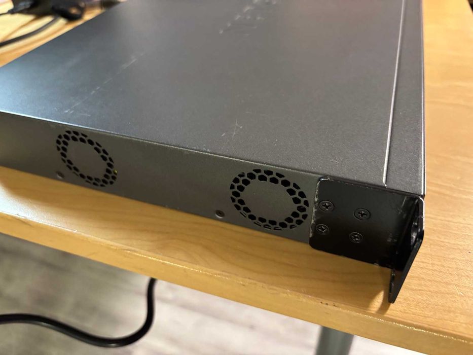 Switch 24 Portas - Netgear S330-28X-PoE+ (PoE 10Gbps)