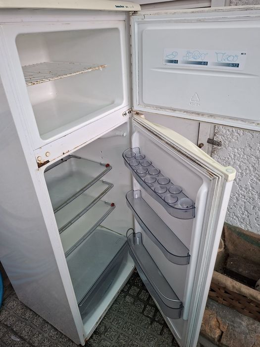Frigorífico general frost classe A grande  a trabalhar
