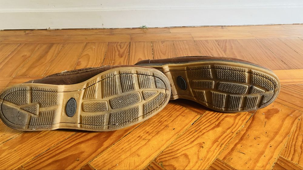 Sapto vela Lacoste castanho pele