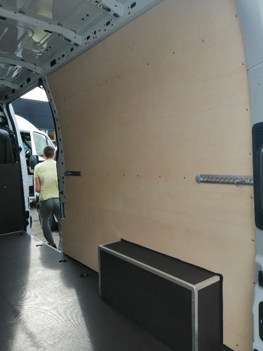 Kompleksowa zabudowa auta dostawczego Renault Master L3H2 i innych