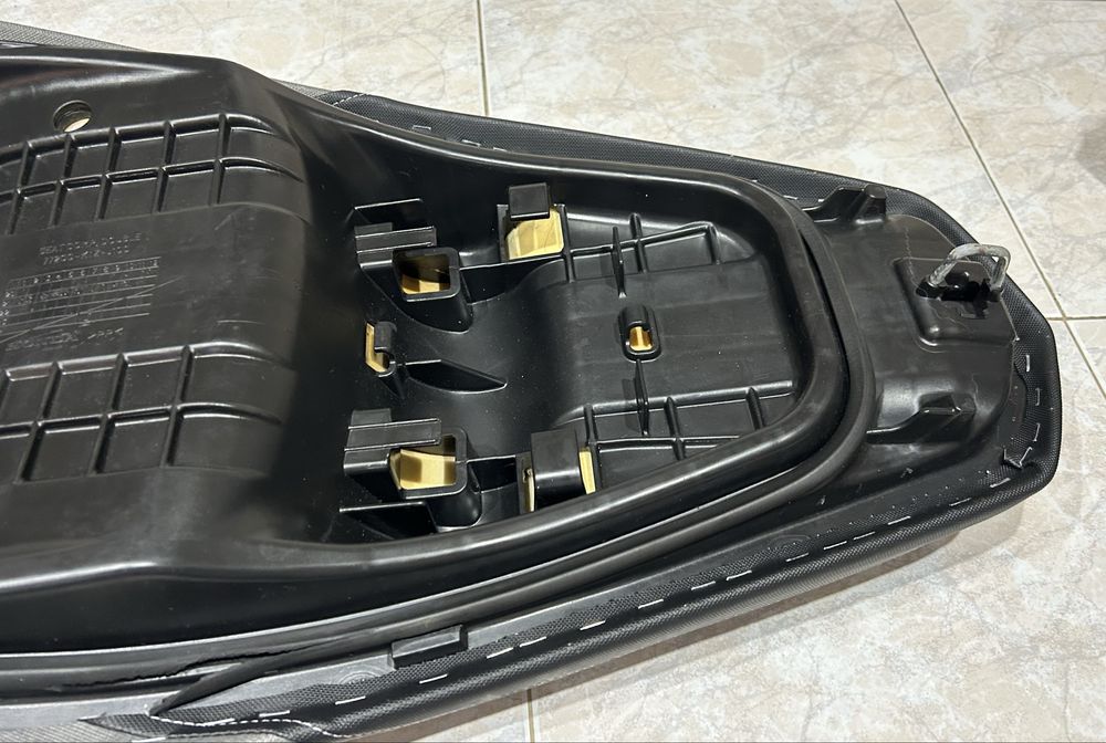 Banco mota Honda PCX 2021 a 2024 (velho por novo)