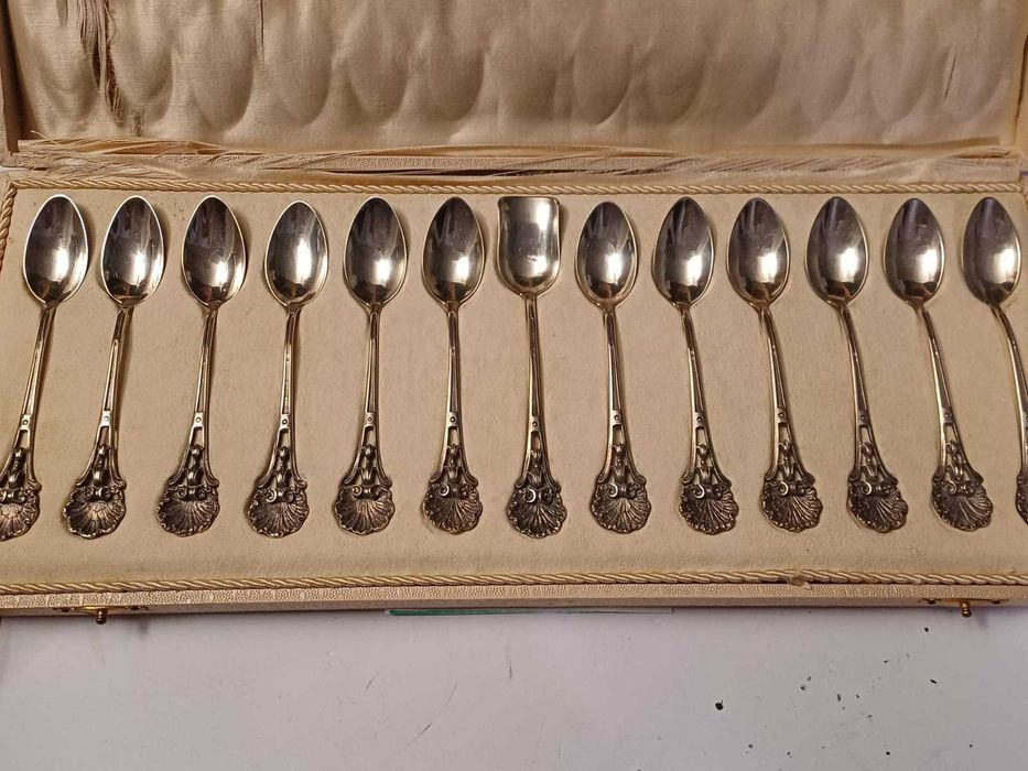 Seis Colheres de Café e Concha de Açúcar em Prata