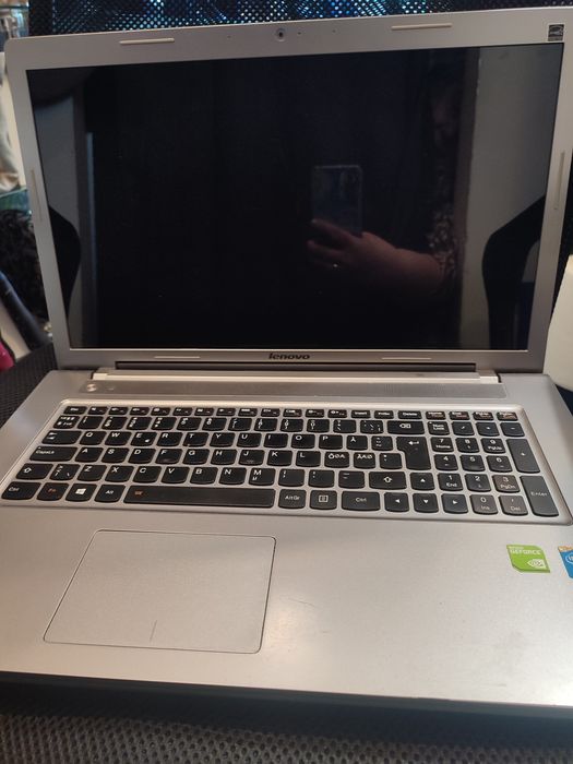 Laptop 17 CaliLenovo