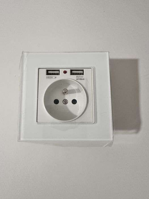 Tomada eletrica com USB431154491724943366