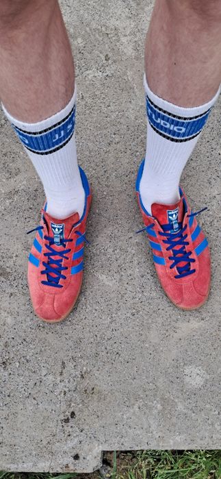 продам кросівки Adidas rouge