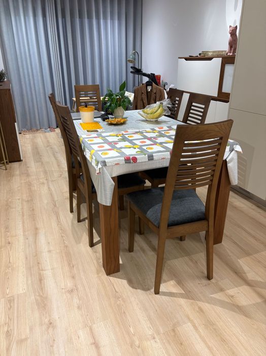 Mesa de cozinha e cadeiras