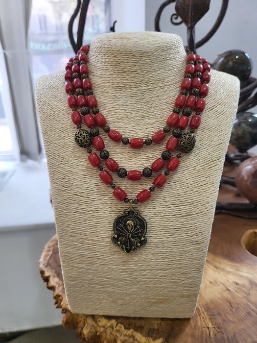 Авторське коралове кольє з бронзовою підвіскою "Богородиця"