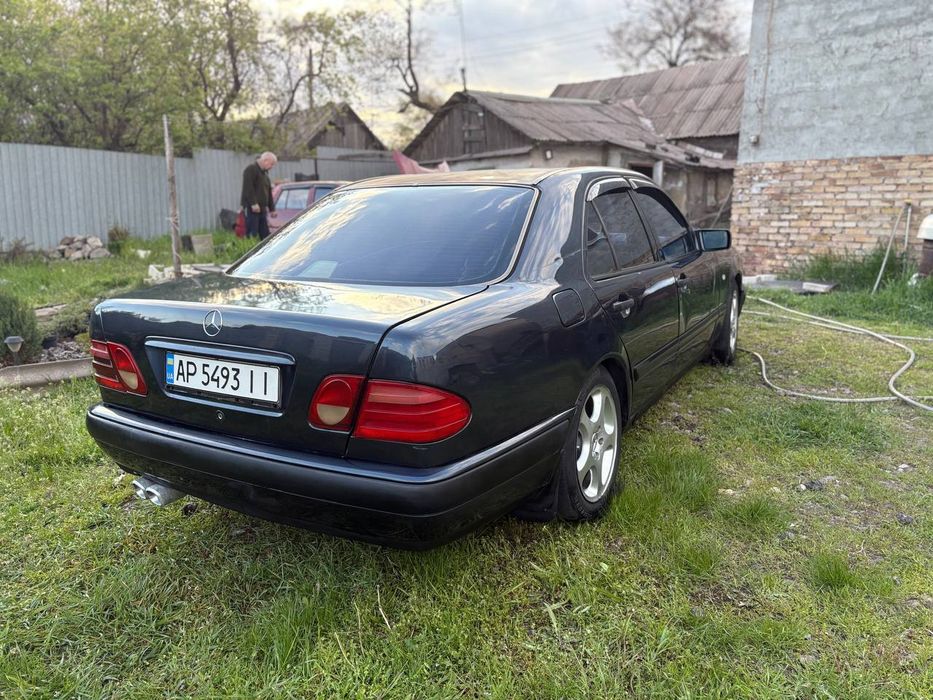 Продам Мерседес Е 210