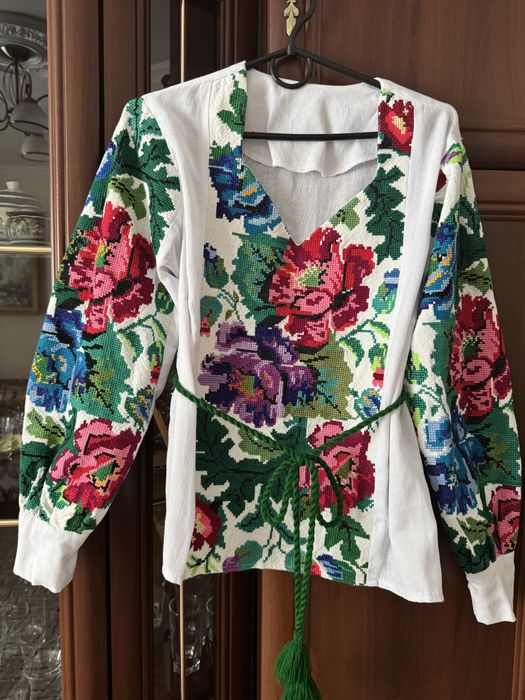 Продам  вишиванку ручноі роботи на домотканному полотні