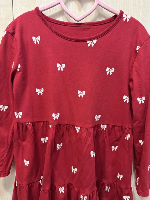 Дитяче червоне плаття