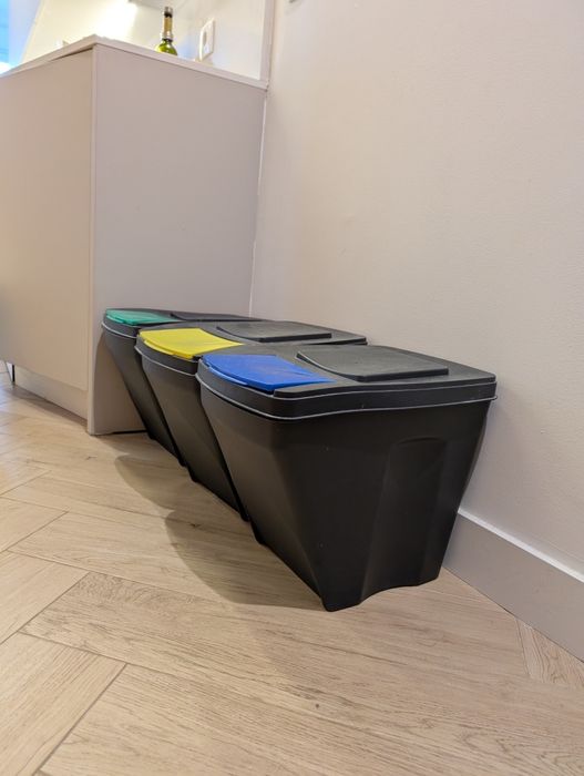 Conjunto caixotes reciclagem ecoponto