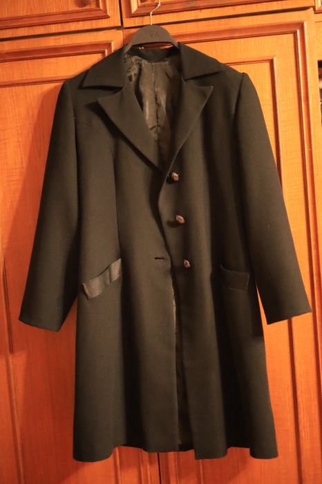 Пальто  чорне на весну