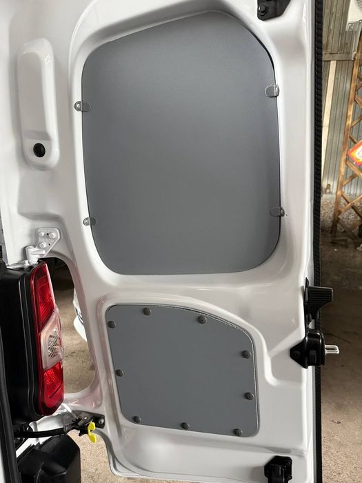 Комплект обшивки для вантажного відсікі автомобіля Citroen, Fiat, Opel