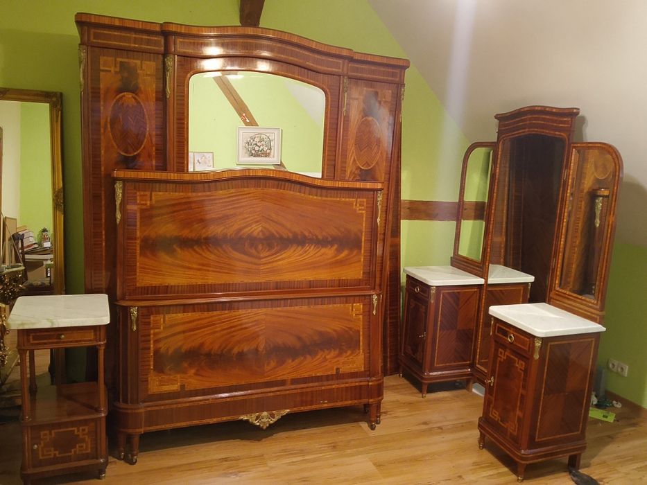 Piękna ekskluzywna sypialnia  z intarsjam, mosiądzem i i czeczotem.