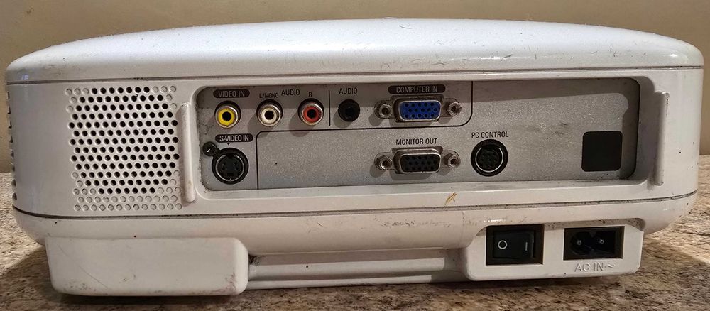 Projektor LCD NEC VT 47