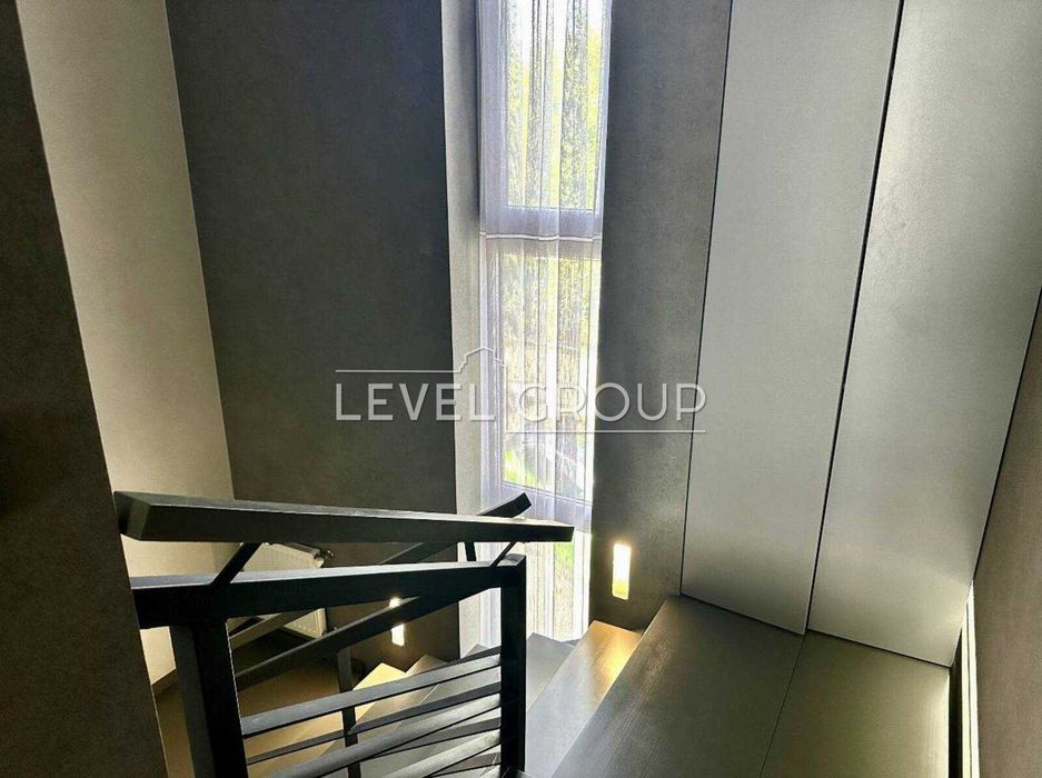 Продається сучасний будинок з якісним ремонтом у Русанівських садах