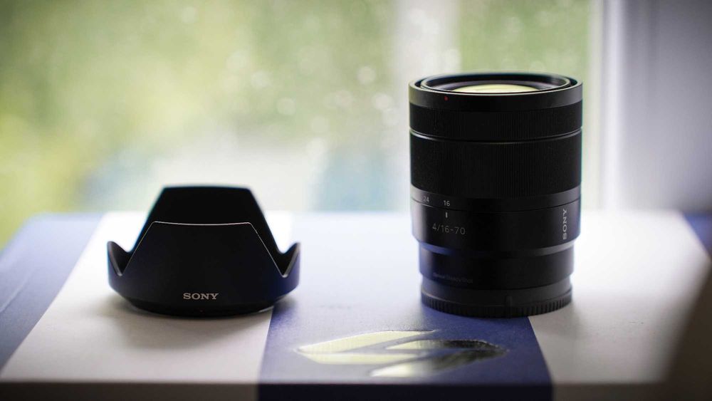 Об'єктив Sony Zeiss E 16-70 F4