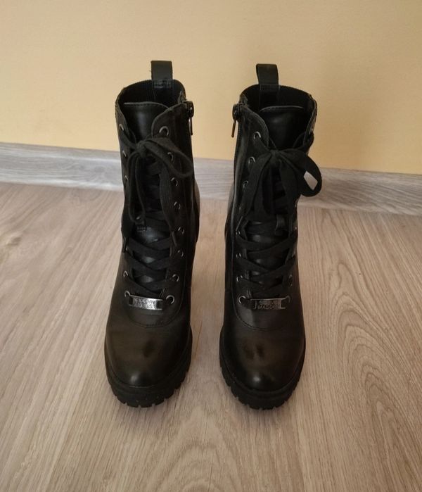 Wysokie czarne botki