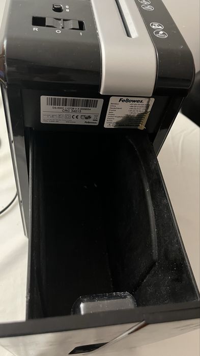 Trituradora Fellowes DS-500C – motor funcional, com racha