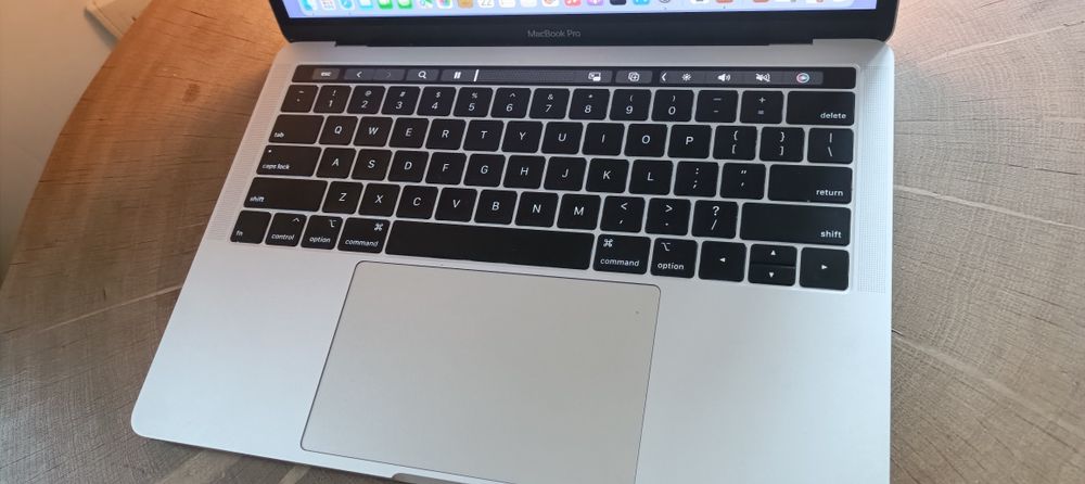 MacBook pro 13 M1 16gb ram  2022
