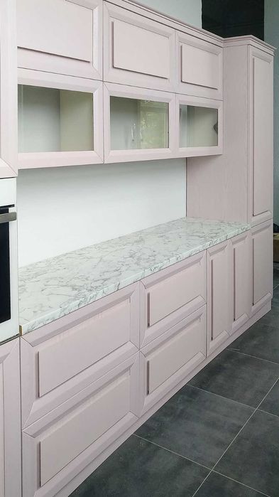 Продаж кухні з дерев'яним фасадом у відмінному стані!