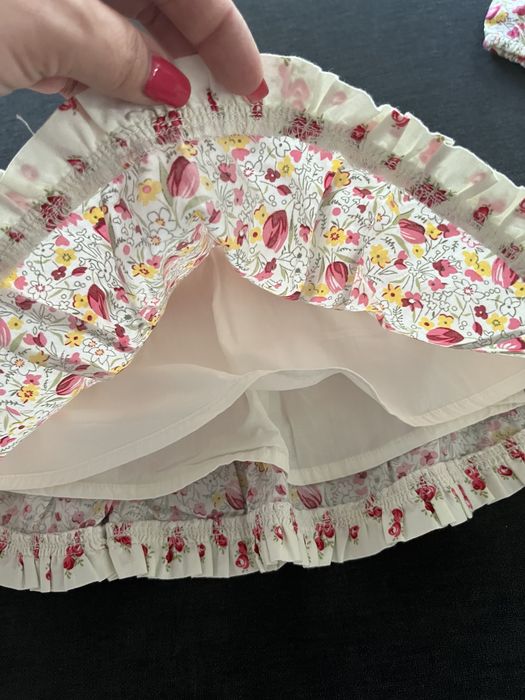 Saia menina GAP com cueca