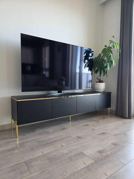 Szafka RTV 200 cm czarny mat na złotych nóżkach