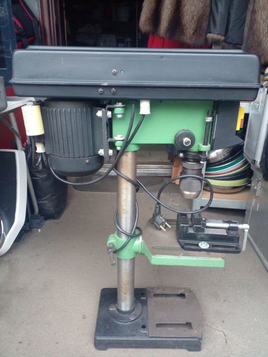 2 свердлильних металообробних станка