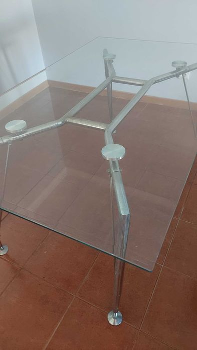 Mesa de jantar em vidro temperado