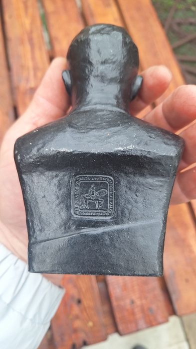 Бюст Гагарина  касли