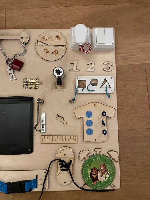 Drewniana tablica manipulacyjna