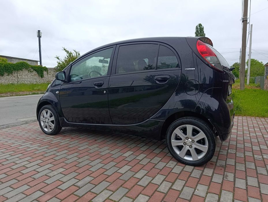 Peugeot iOn 2012 Електро