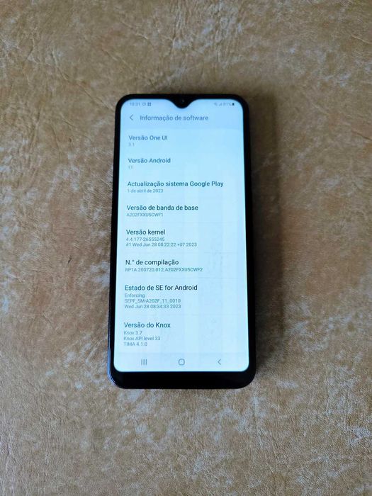 Telemóvel Samsung Galaxy A20e 32 GB Dual SIM com acessórios