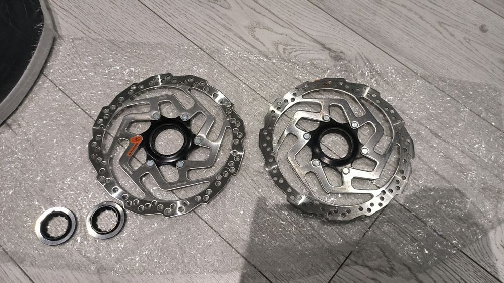 Tarcza Shimano  SM-RT 10M 180mm 2 tarcze