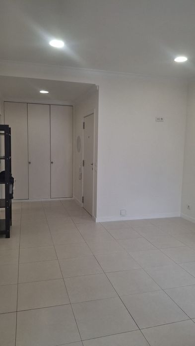 Alugo apartamento T1+1