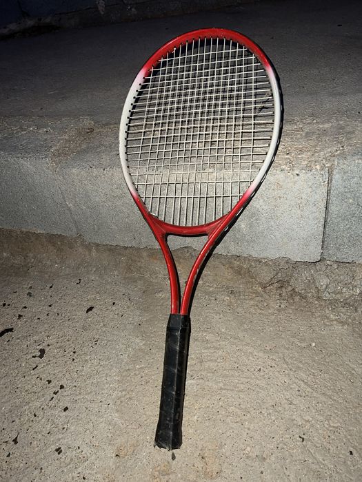 Vendo a minha raquete de ténis